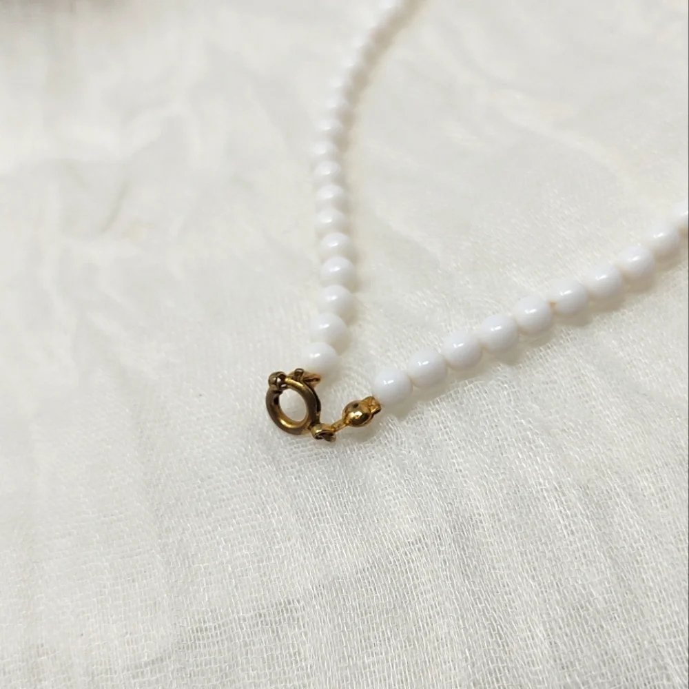 Girls beaded white and pastel accent necklace